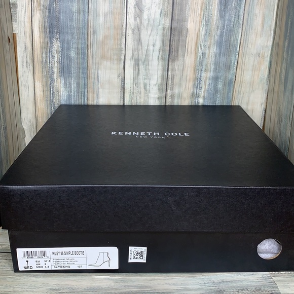 Kenneth Cole Women's Riley 85 Simple Bootie Pump - Picture 7 of 8